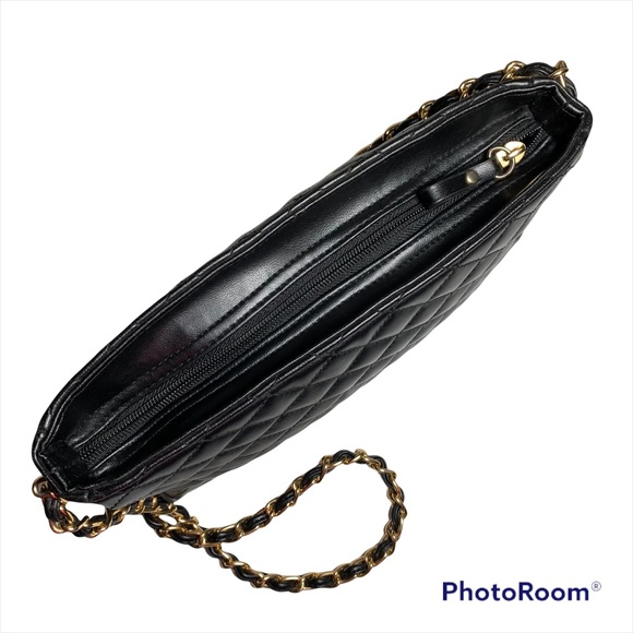 Black quilted vegan leather purse with gold chain straps - Picture 5 of 9